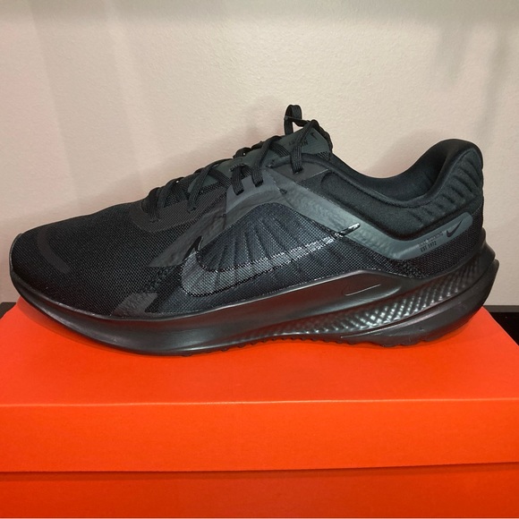Nike Other - NIKE QUEST 5 MENS RUNNING SHOES